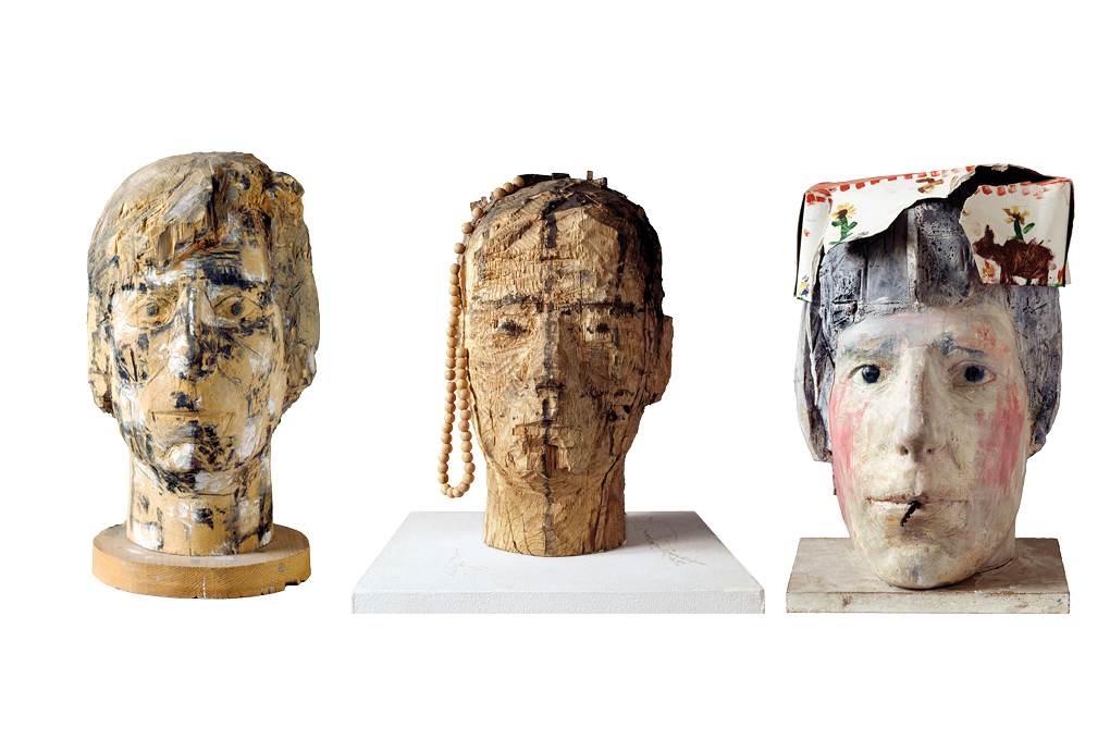 [:de]3 Köpfe: Kopf kariert (H. 40cm), Kopf mit Kette (H. 34cm), Kopf mit Hut (H.40cm)[:en]3 heads : Checquered head (H. 40cm), Head with chain  (H. 34cm), Head with hat (H.40cm)[:]